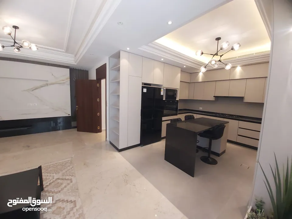 شقة ارضية مفروشة للايجار ثلاث غرف نوم جديدة في الدوار السابع