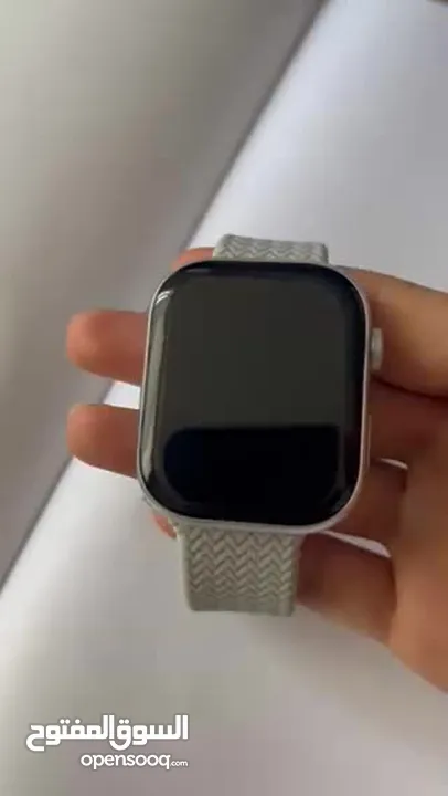 ساعة ابل شبيه الاصلية مستعملة بشكل خفيف قابل للبدل بشيء ثاني بدل الدفع . موجود توصيل لجميع المناطق.
