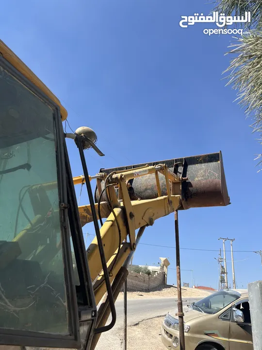 جرافه jcbللبيع بحاجه لماتور