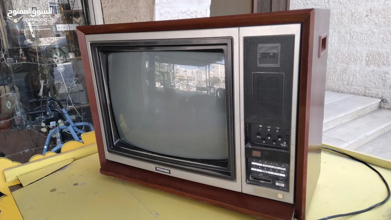 تلفزيون توشيبا قديم شغال شكل مميز - Opensooq