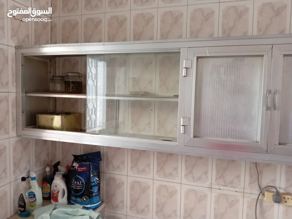 مطبخ المنيوم قديم و لكن بحالة جيده للبيع