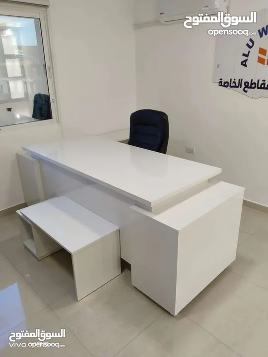 مكتب مدير قياس مترين مع جانبية وادراج وطاولة هديه مع كل مكتب توصيل مجاني لعمان