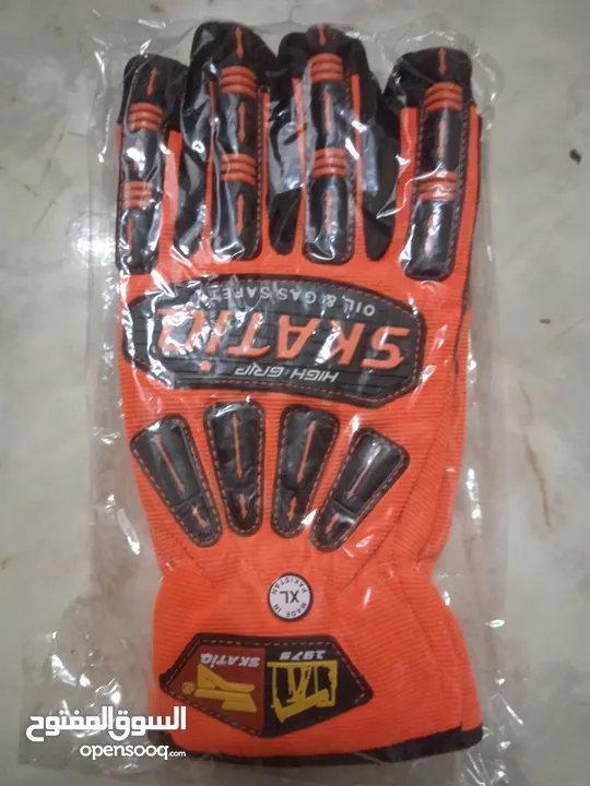 safety gloves  قفازات السلامة