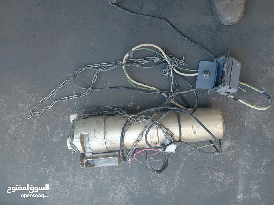 باب غلق ريش مع موتور