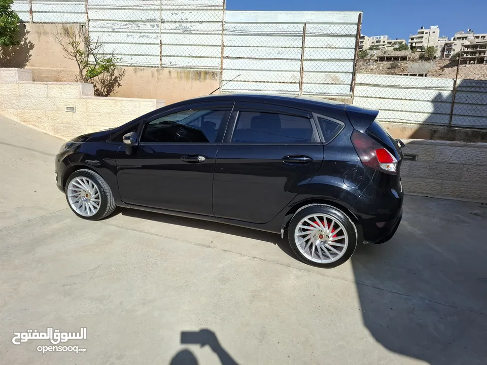 للبيع فورد فيستا