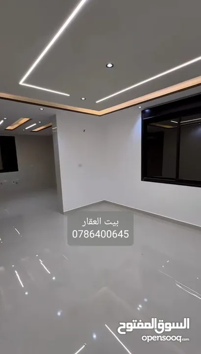 شقة فاخرة مع روف و تراس مكشوف بإطلالة بانورامية للبيع