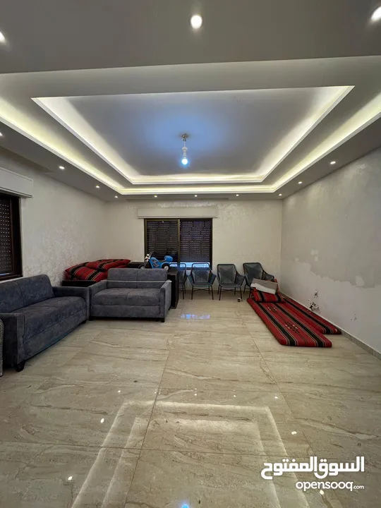 شقة جديدة لم تسكن بمساحة 300م