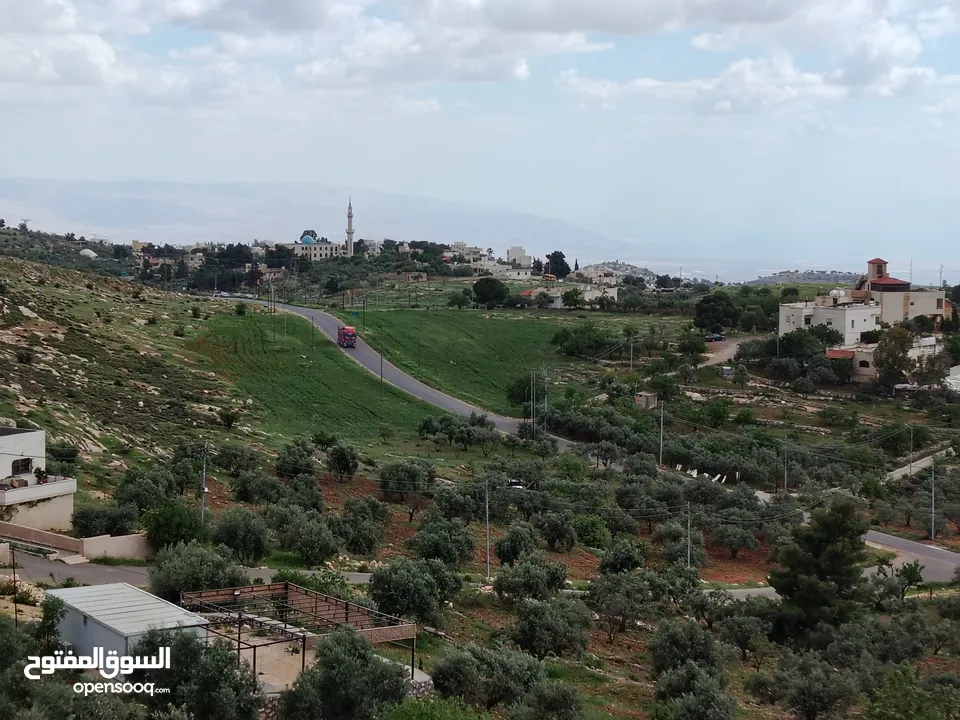 2300 م السلط المغاريب قطعة ملوكية تصلح ل فيلا او مزرعة اطلالة ع الغرب و جبال فلسطين