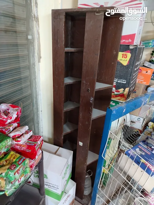 خزانة مونة بهارات وما شابه في حالة مممتازة جدا مع ارفف للمكسرات