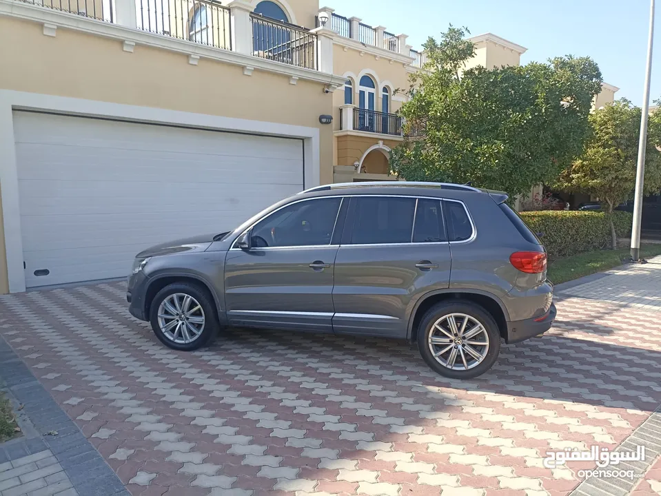 Volkswagen Tiguan - SUV - Lady Driven - OIL Change and Services Done