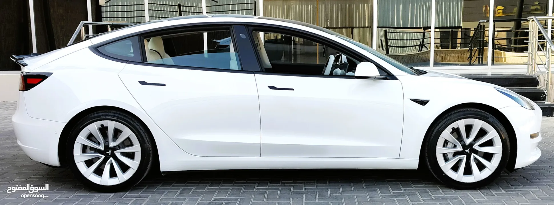 تيسلا 2021 model 3 فحص كامل 4 جـيـد فرش ابيض جنط 19بحالة الوكالة لون مميز للبيع بسعر لقطة ومحروووق