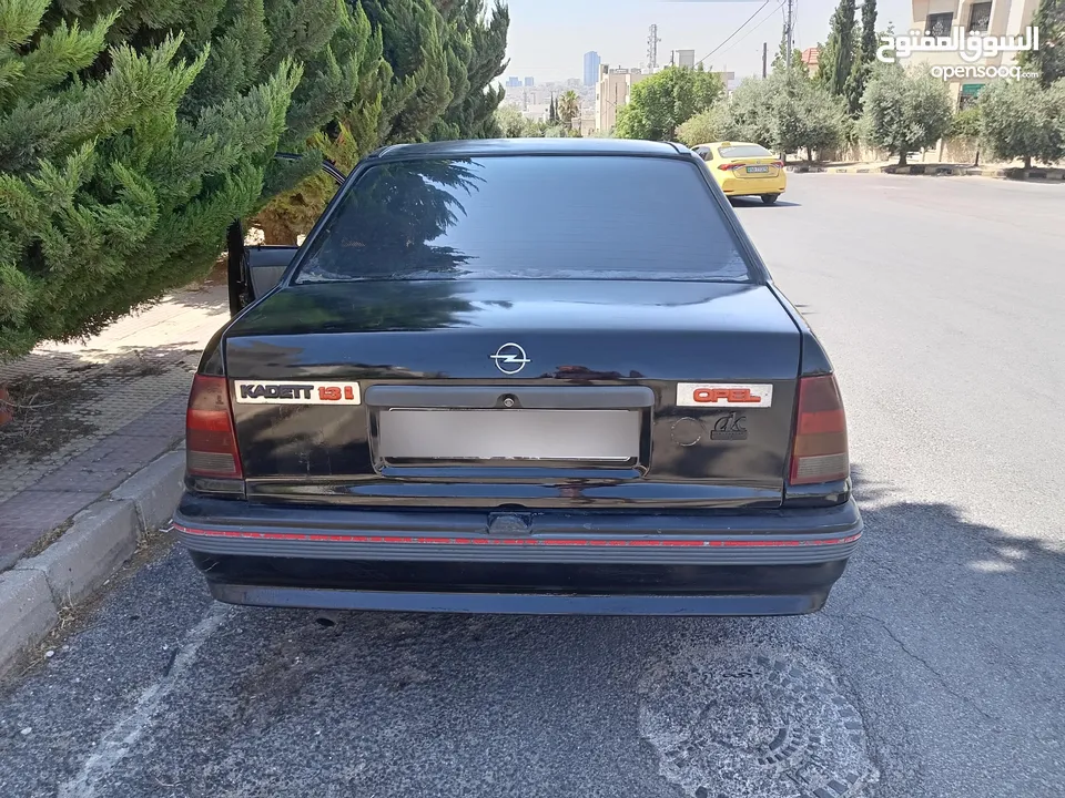 اوبل كاديت ماتور 1.3 حلاب موديل 1989  منتهي ترخيصها 5 شهور