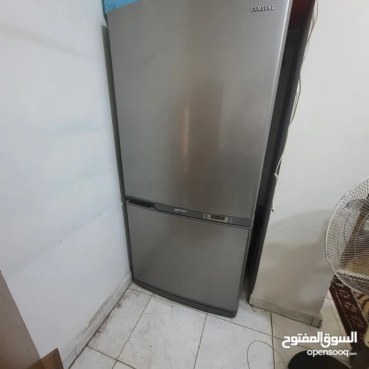 ثلاجة و مكنسه و تلفزيون للبيع