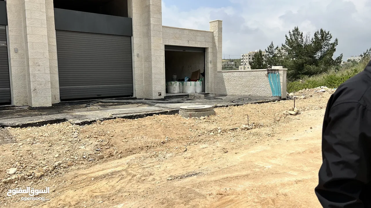 مخزن للإيجار