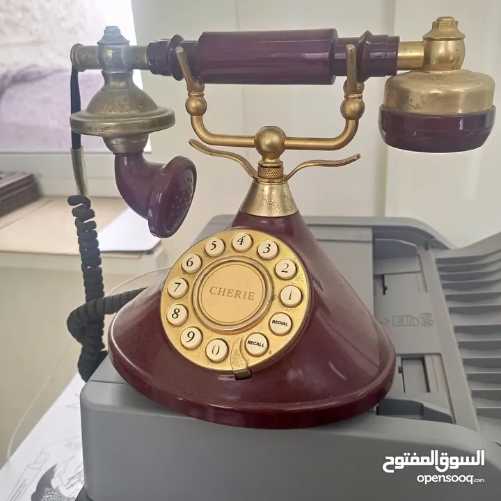 هاتف من الزمن الماضي بحالة جيدة جدا