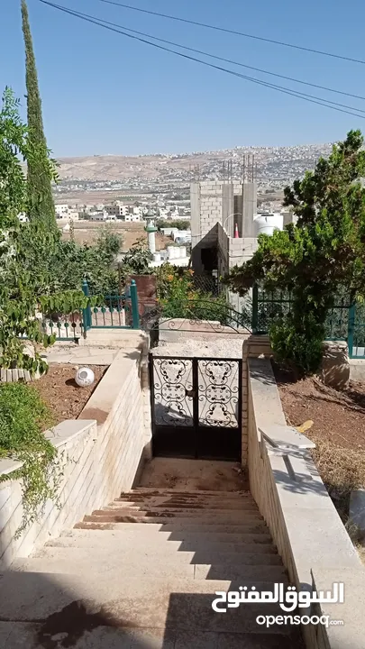 فيلا للبيع في ام الدنانير على شارعين  طابقين