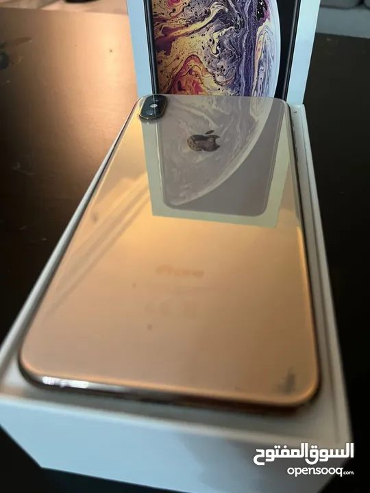 ايفون xs max للبيع بحالة الوكالة مع كرتونتو الاصلية