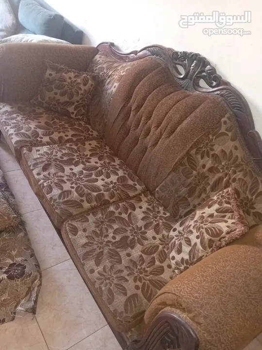 طقم كنب بحاله جيده للبيع
