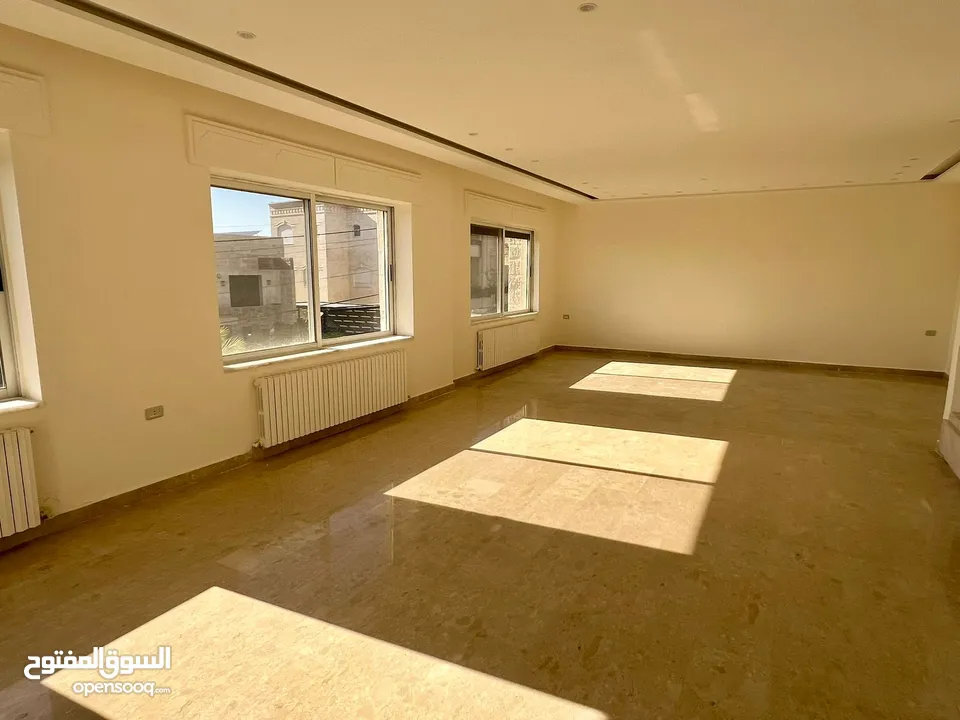 شقه طابق اول من فيلا فارغه للإيجار في دابوق - ref : 14625