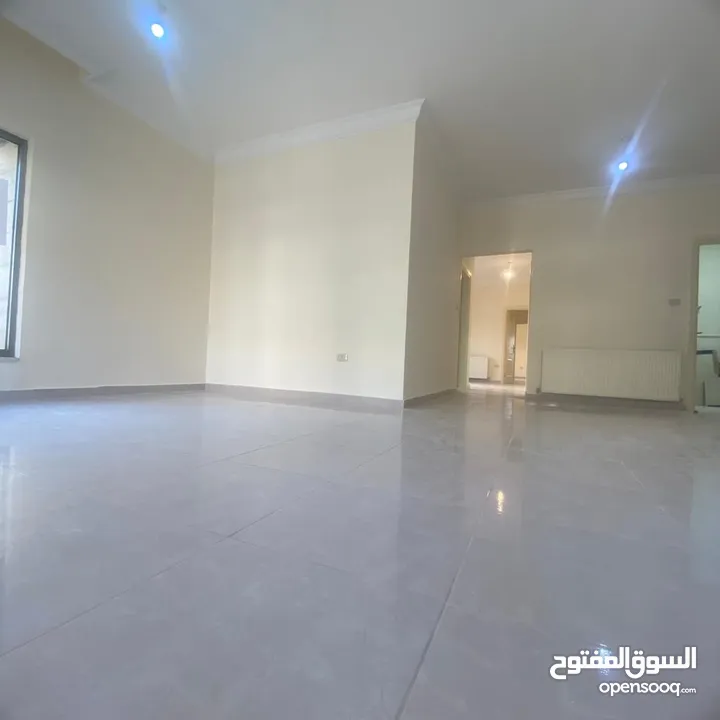 شقة للبيع في الصويفيه بالقرب من زيت وزعتر 160م ط 1 / ref 708