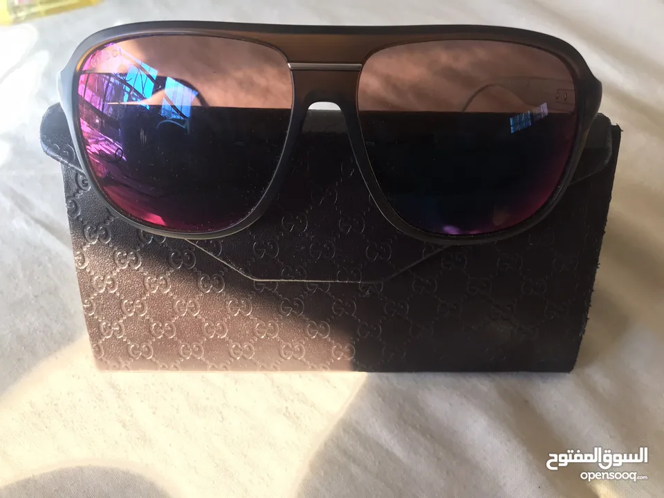 نظاره ماركه Gucci  اصليه  ايطاليه مع علبتها الاصليه ايضا