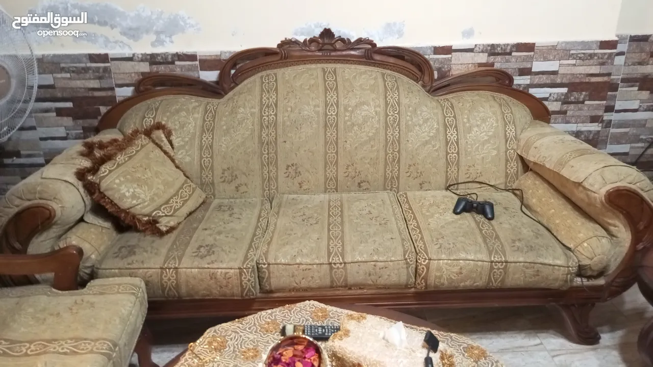 طقم كنبايات و طاولات للبيع