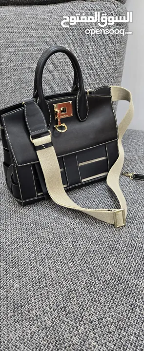 شنطة جلد طبيعي ( salvatore ferragamo calfskin thestudiocagebagsella) صناعة ايطالية