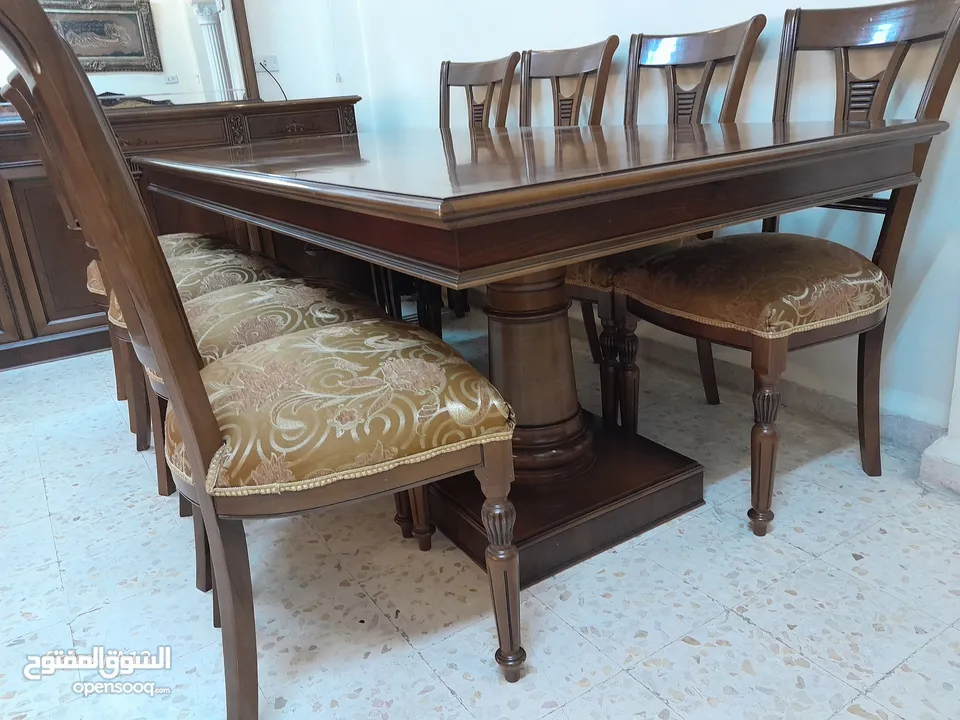 طقم سفرة / طقم كنب ضيوف/ كيزر ماء( سخان ) / مكيف 2 طن/ مفرش تخت وبرداية طقم/ قلاية كهربائية / طاولات