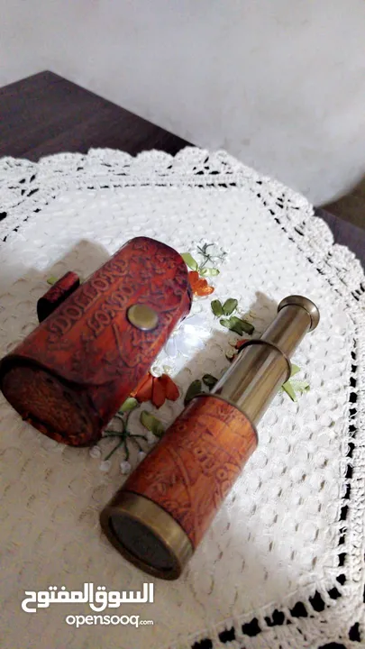 منظار نحاس حجم صغير بعلبته الجلد