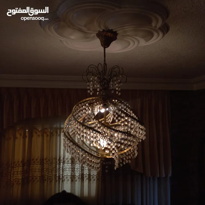 ثريا عدد 2 بحالة جيدة مصنوعة من  النحاس بسعر 40 دينار قابل للتفاوض