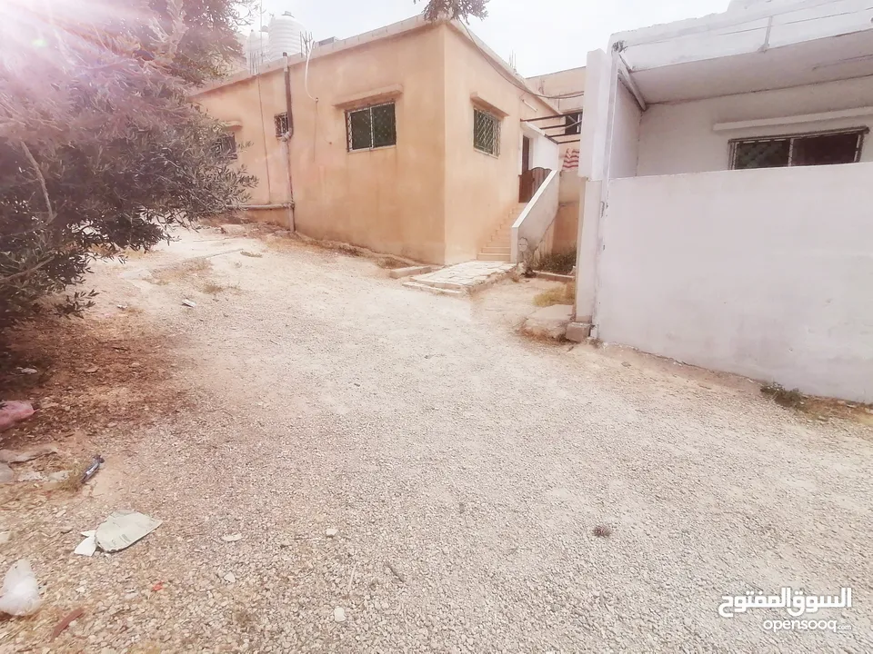 بيتين منفصلين للبيع