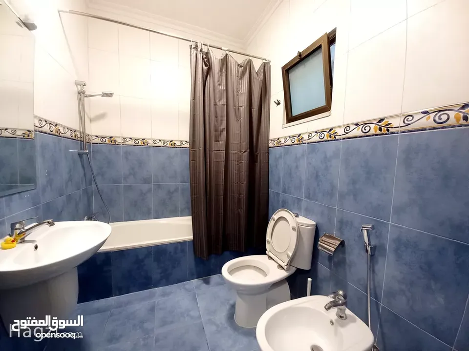 شقة غير مفروشة للايجار في دير غبار  ( Property 33662 ) سنوي فقط