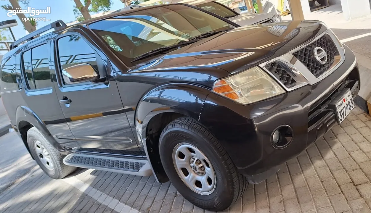 2011 model Nissan Pathfinder, in very good condition with low mileage pathfinder