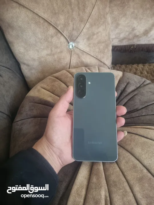 galaxy A56 5G مستعمل شهر شبه جديد 256 مساحه 8 RAM