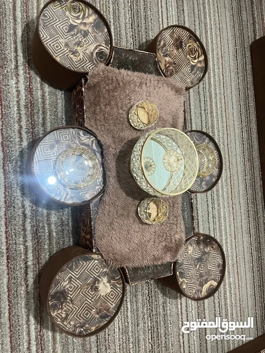 جلسه ارضيه اربع فرشات مع مساند ومراكي وطاوله وسط