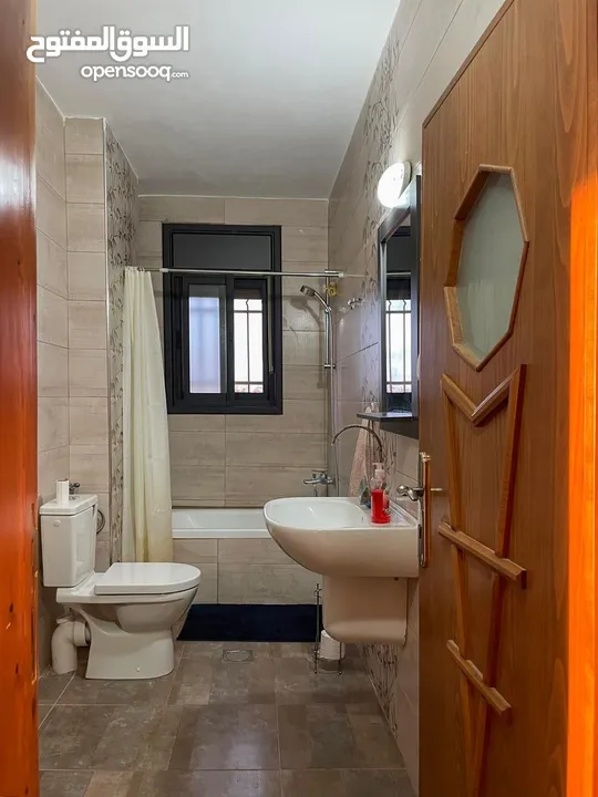 شقة مفروشة في موقع مميز (رام الله / عين مصباح)