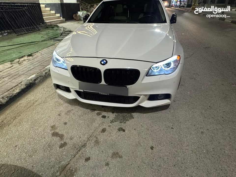 بي ام. 520. لون ابيض