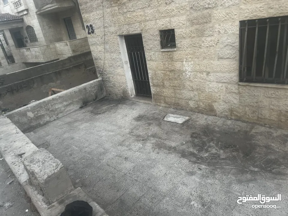 6 ستيديوهات للبيع