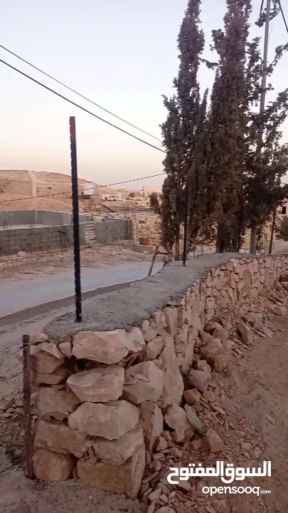 ارض مع بيت صغير في قرية الشواورة للبيع  تصنيف الف واصلها جميع الخدمات مصورة ومسكرة الارض مساحتتا 800