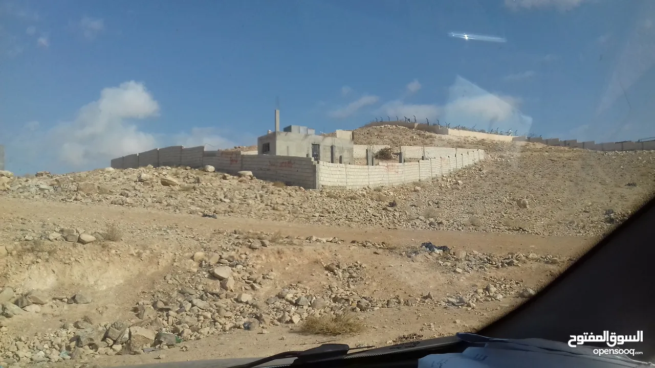 ارض 322 م وادي القطار شرق عمان للمبادلة بسيارة أو عقار موقع مميز قريبة من قصر...