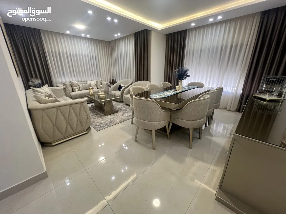 غرفة ضيوف مع سفرة كاملة مع جميع توابعها للبيع