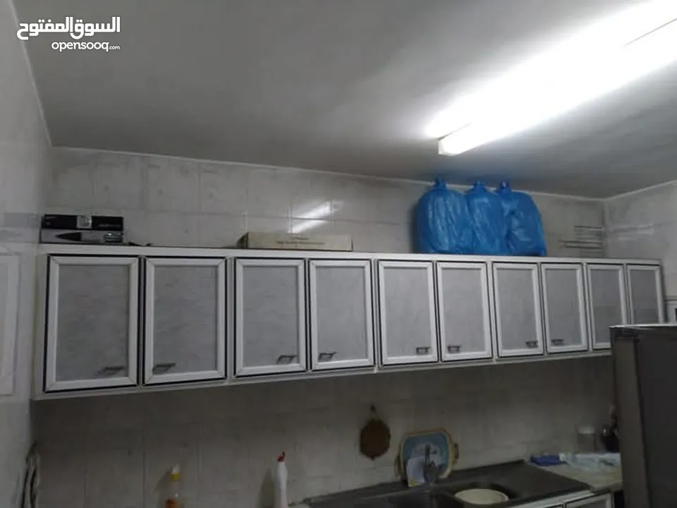 نشتري جميع انواع الاثاث المستعمل والخردوات والنثريات
