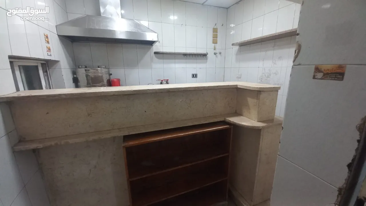 بوفيه  ومخازن للايجار  البوفيه  داخل المجمع   ومكاتب بمساحات مختلفة  العمارة على الشارع