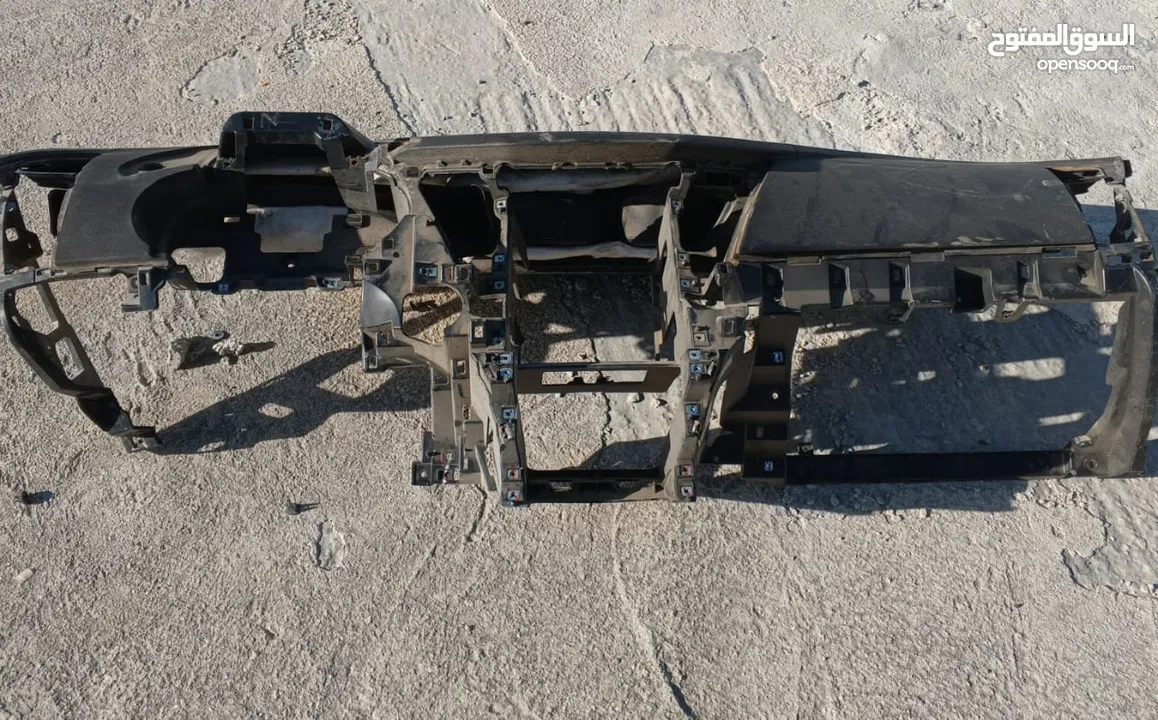 قطع هونداي سوناتا 2013 مستعمل تابلوه في كسر وطنبون في كسر خفيف إلي بصور باقي القطع اكسسوارات تابلوه