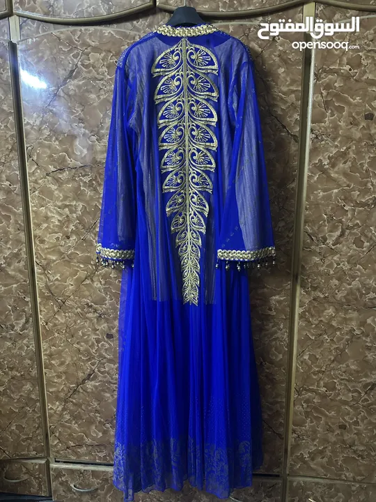 ثوب نيلي ملبوس ساعتين