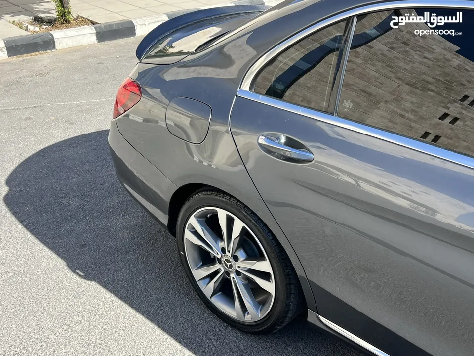 Mercedes c300 2018 7-jayyed  مرسيدس c300 7 جيّد  مالك اول من المصنع  تم شراؤها في اميركا وجمركتها