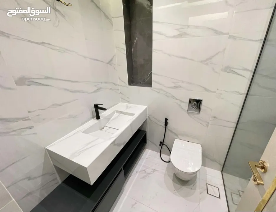 طابق ارضي 250 م +160 حديقه و ترس عبدون بقرب سفاره اوكرانيا و تاج مول تشطيبات فندقي فخمه حديثه
