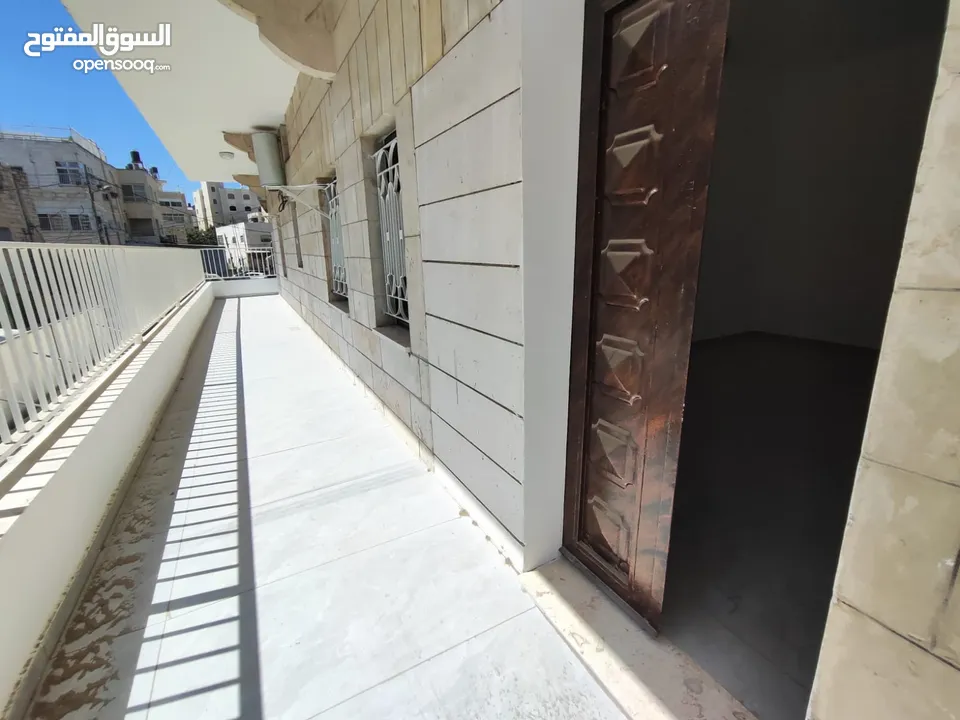 شقة للبيع – الرام (أول نزول الكسارات قرب سوبر ماركت السلايمه)