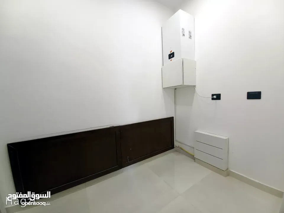 شقة غير مفروشة للايجار في دير غبار  ( Property 37762 ) سنوي فقط