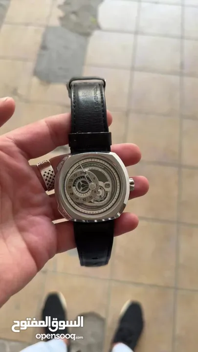 للبيع او البدل على ابل ووتش  ساعه sevenfriday اورجنال